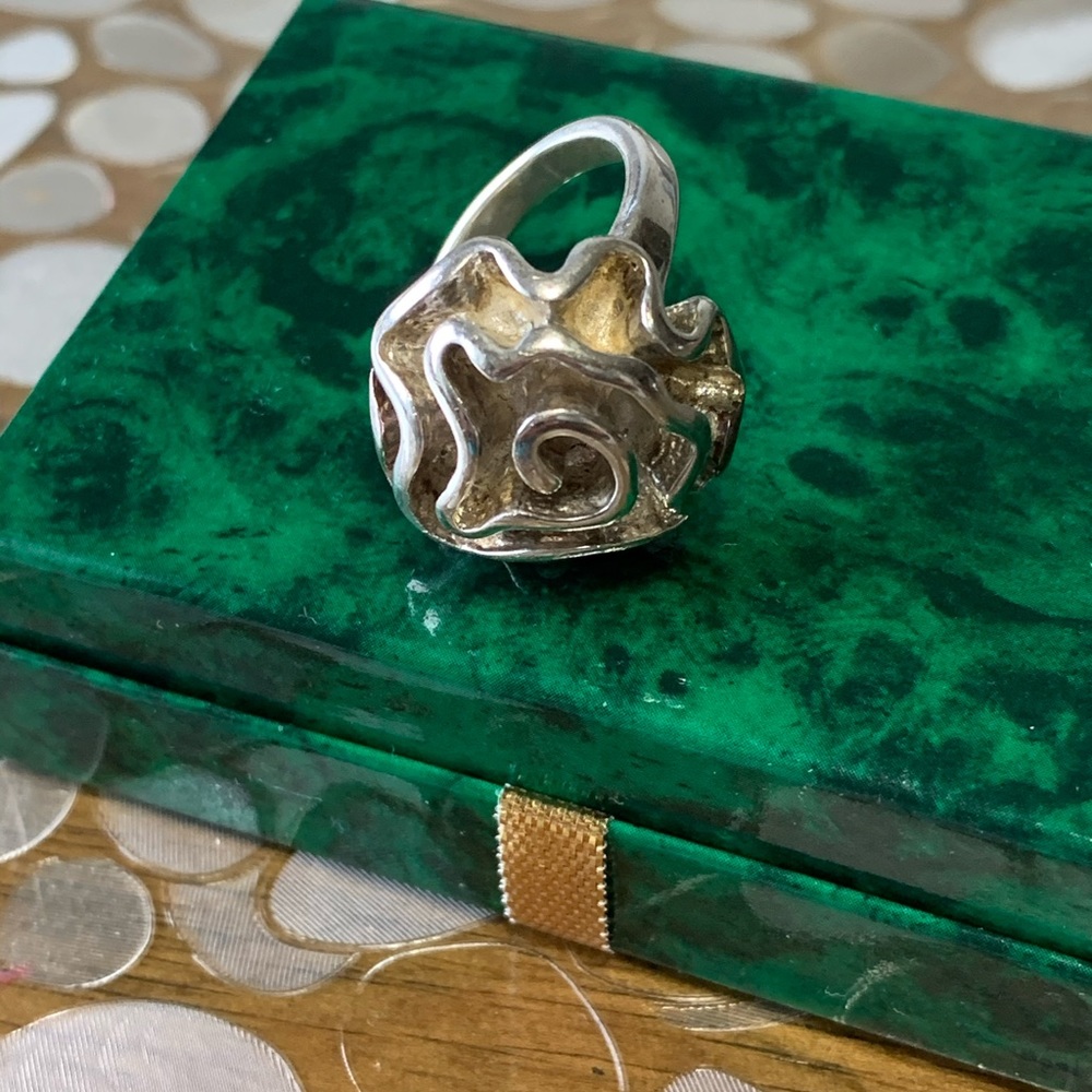 Silver ring - Picture 2 of 3